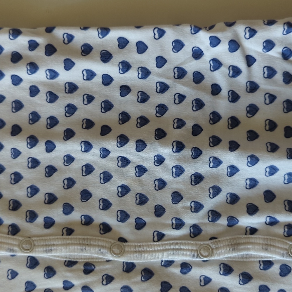 VGUC ๐Roller Rabbit๐ blue hearts baby onesie 6-9 months - Picture 6 of 7